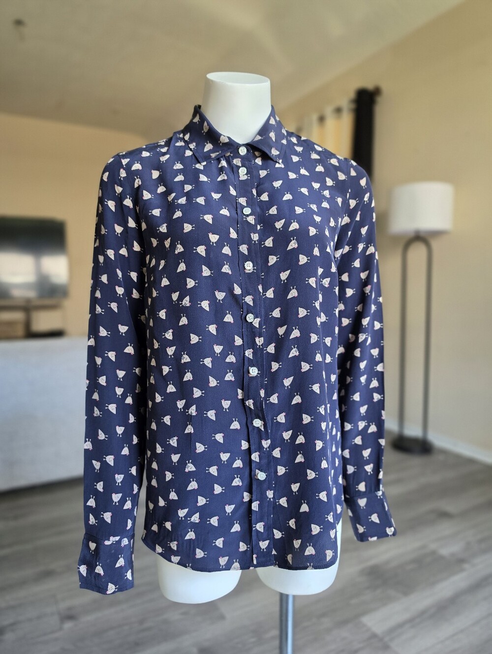 ✨️$14⚡J. Crew Silk Button Down Shirt With French Hen Bird Print , Navy Size 4 🔴